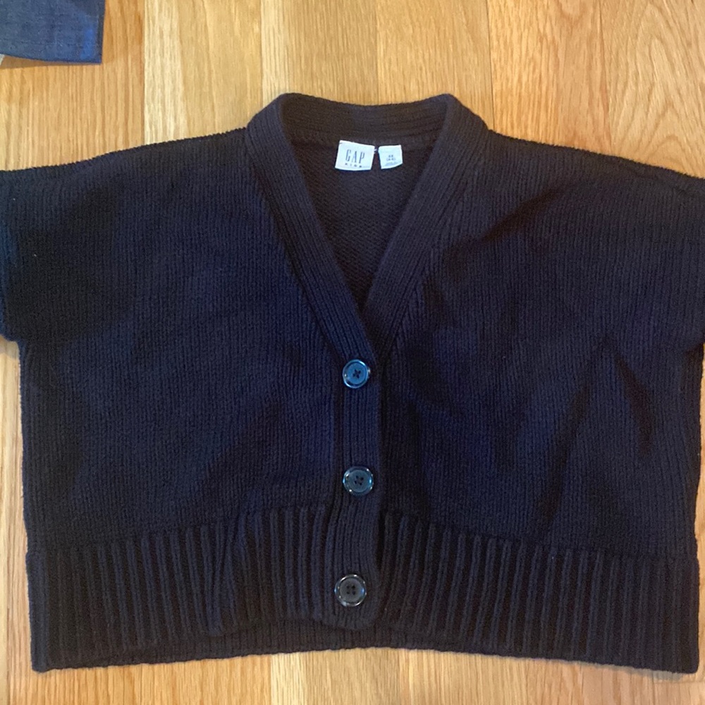 Gap girls black knit cardigan. 3 button, 3/4 sleeve. Machine wash